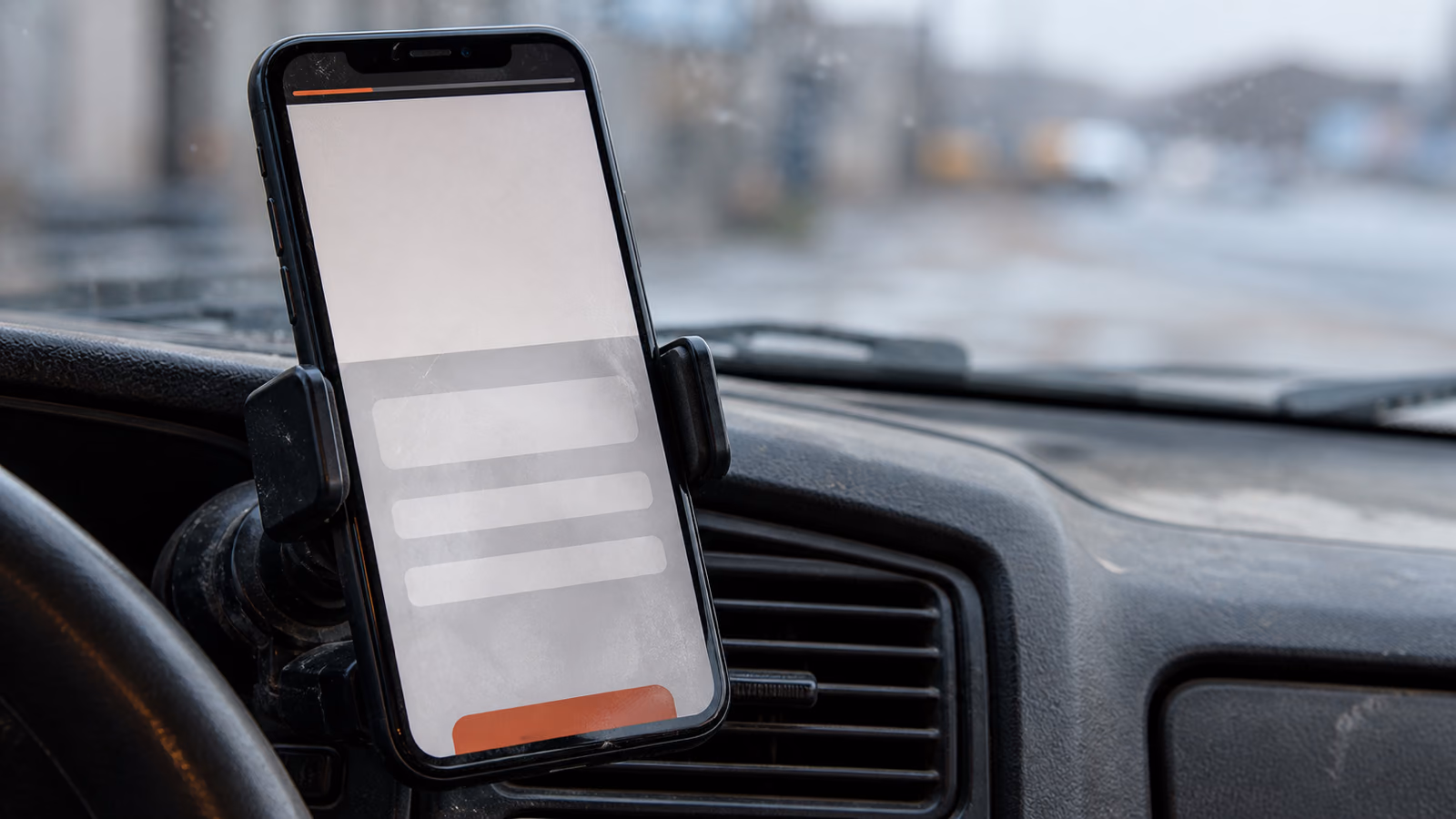telefoon in een houder in een bestelbus waarop een landingspagina staat te laden